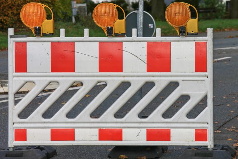 Update: Sperrung aufgehoben – Sperrung der Hauptstraße in Holzlar wegen Bauarbeiten