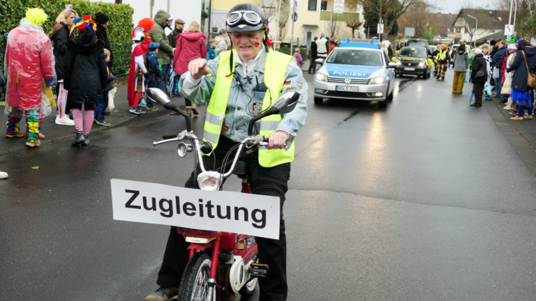 Veedelszoch in Holzlar mit Stand des BV Holzlar