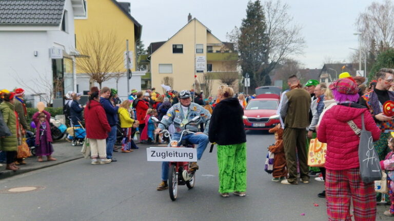 Veedelszoch in Holzlar mit Stand des BV Holzlar